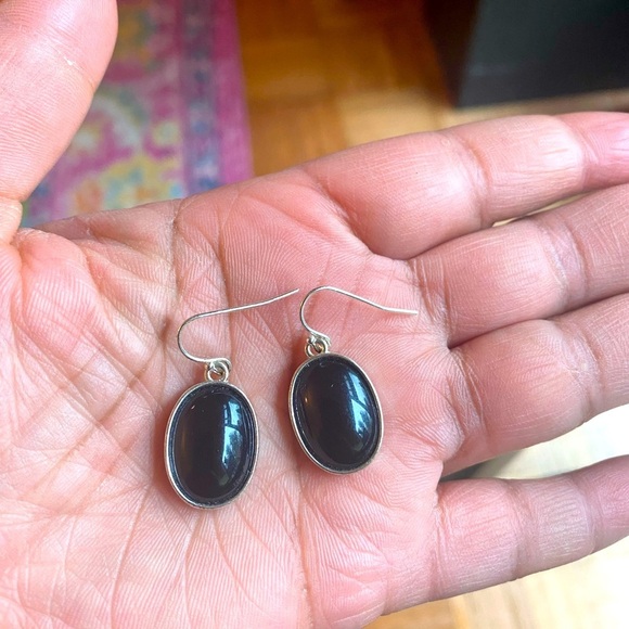 Silver and black oval stone earrings - Picture 1 of 4